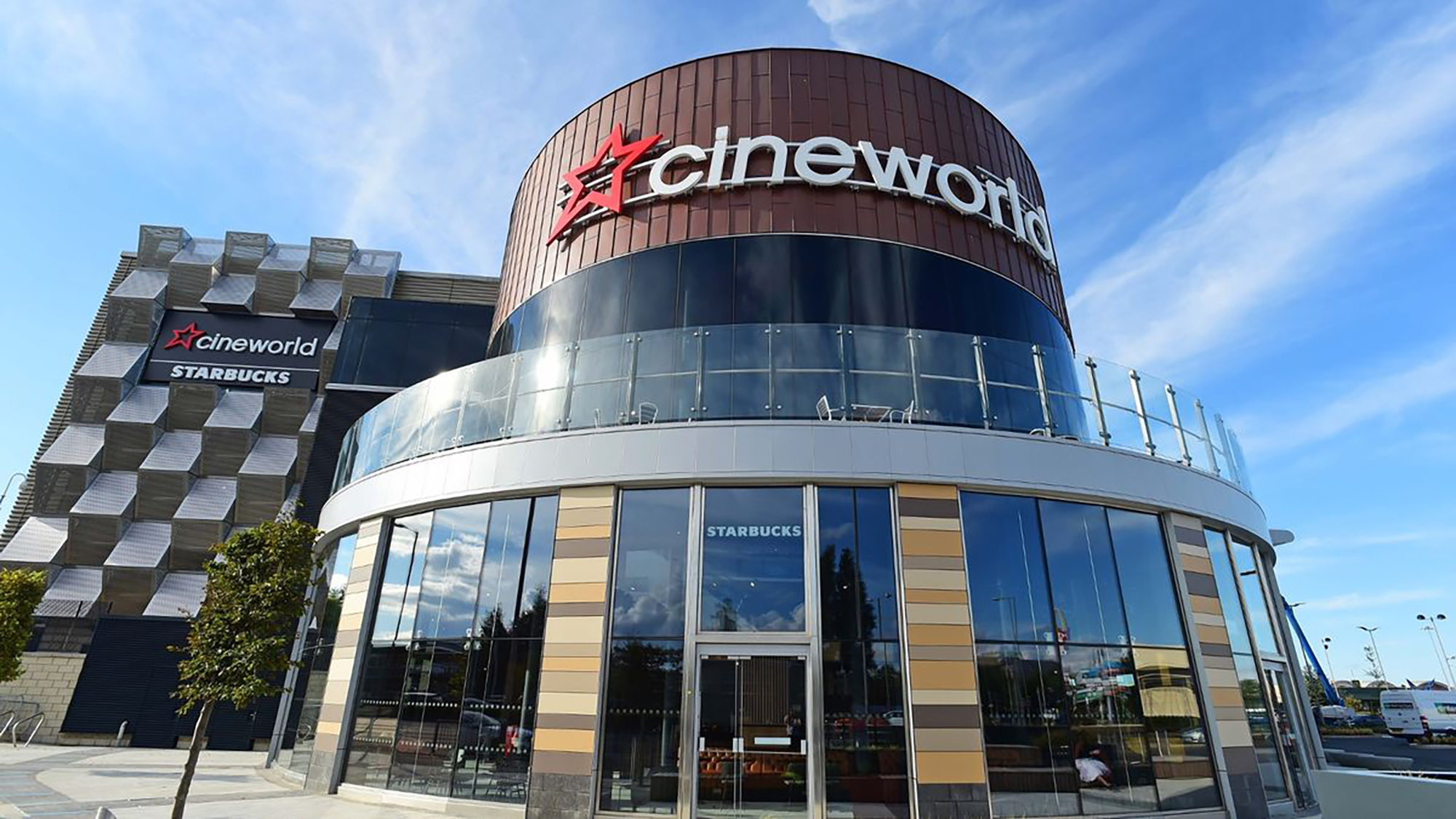 3d acrylic signage – Cineworld exterior retail park