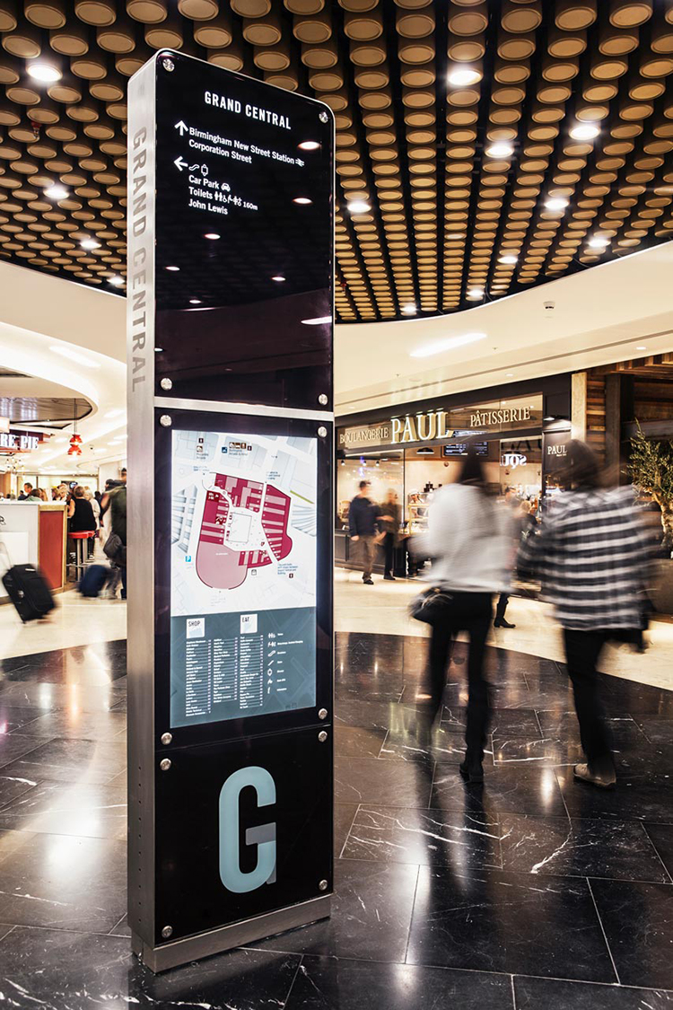 interactive screens for business – Grand central station wayfinding