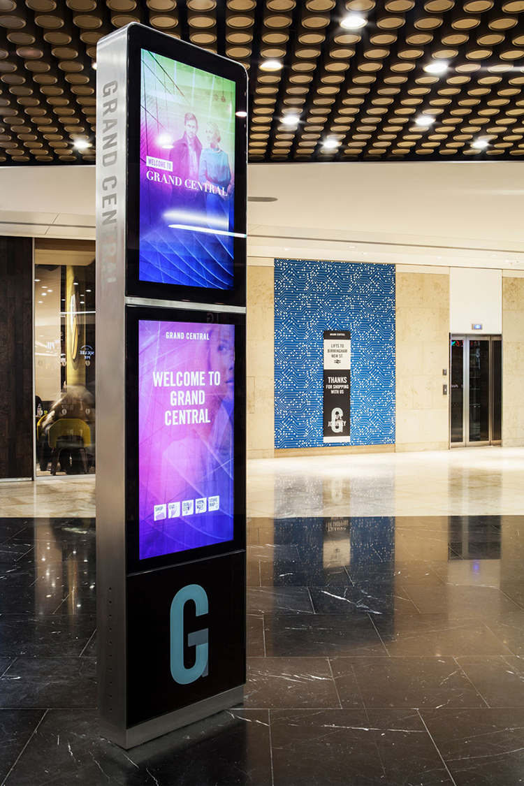 Best interactive touch screen totem – Grand central station totem 